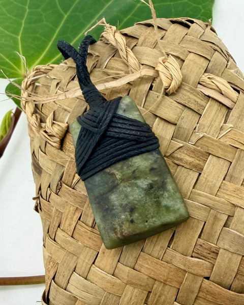 Bound Toki Pounamu | Greenstone Pendant - Small & Wide