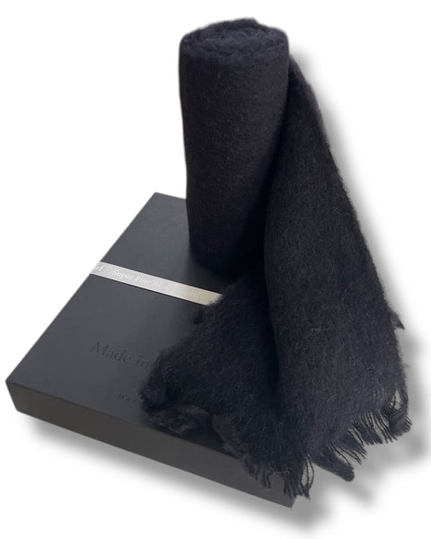 Masterweave, The Fantail House, Made in NZ, Made in Aotearoa, NZ made, Alpaca scarf, Luxury scarf, Winter scarf, The Fantail House, Black, Gift box