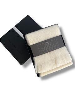 Masterweave, The Fantail House, Made in NZ, Made in Aotearoa, NZ made, Alpaca scarf, Luxury scarf, Winter scarf, The Fantail House, Cream, Pearl, Winter white, Gift box