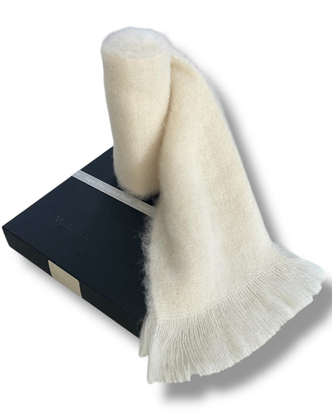 Masterweave, The Fantail House, Made in NZ, Made in Aotearoa, NZ made, Alpaca scarf, Luxury scarf, Winter scarf, The Fantail House, Cream, Pearl, Winter white, Gift box