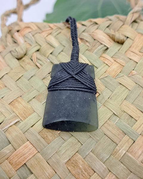 Bound Toki Pounamu | Greenstone Pendant - Small