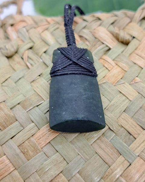 Bound Toki Pounamu | Greenstone Pendant - Small