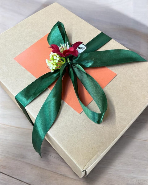 Manuka Honey, Gift Box, Pamper Pack, Body butter, Soap, Bath syrups, Hand cream, Made in New Zealand,
Made in Aotearoa, Manuka Honey skin care