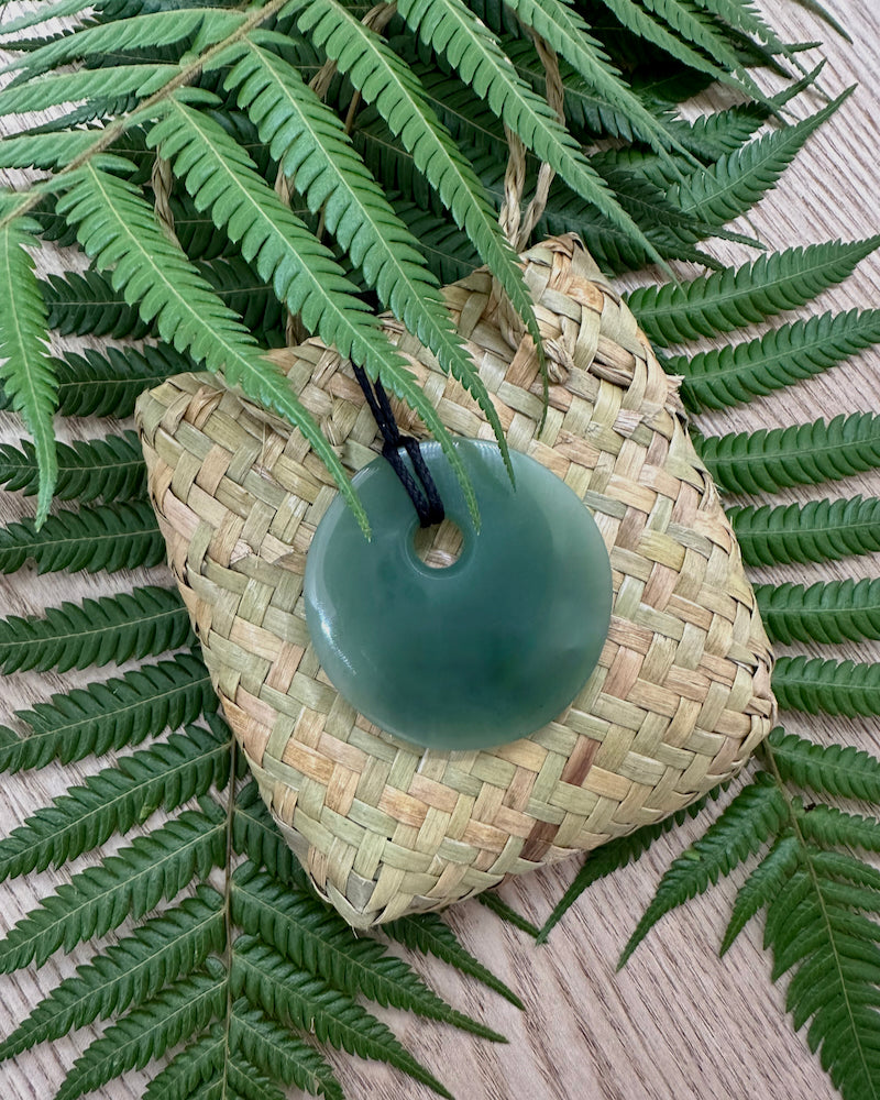 The Fantail House, New Zealand Greenstone, New Zealand Pounamu, Hand Carved, disc