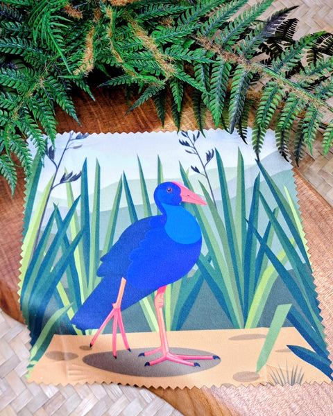 A lens screen cleaning cloth featuring a colourful illustration of a NZ Pukeko amongst the flax.

Cloth dimensions: 14.5cm x 14cm