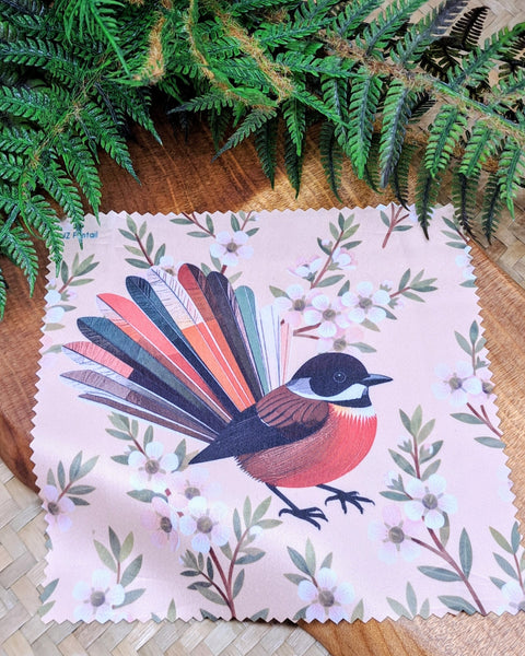 A lens screen cleaning cloth featuring an illustration of the New Zealand native Fantail.

Cloth dimensions: 14.5cm x 14cm