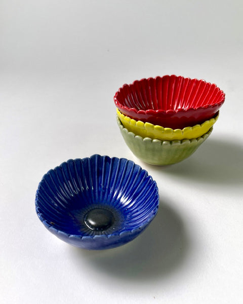 The Fantail House, Muddy Fingers, Made in NZ, Gerbera, Ceramic bowl, blue