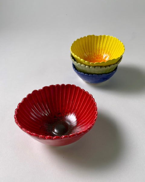 The Fantail House, Muddy Fingers, Made in NZ, Gerbera, Ceramic bowl, red
