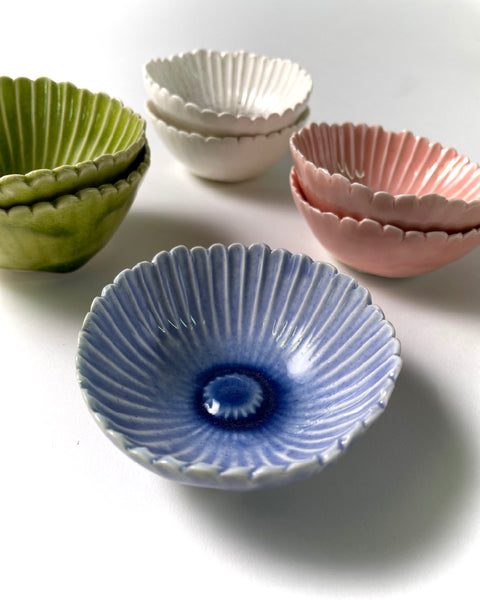 The Fantail House, Muddy Fingers, Made in NZ, Gerbera, Ceramic bowls, blue