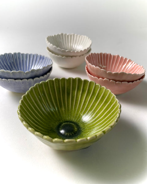 The Fantail House, Muddy Fingers, Made in NZ, Gerbera, Ceramic bowls, green
